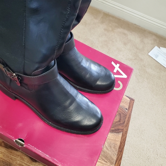 Boot - Picture 4 of 6